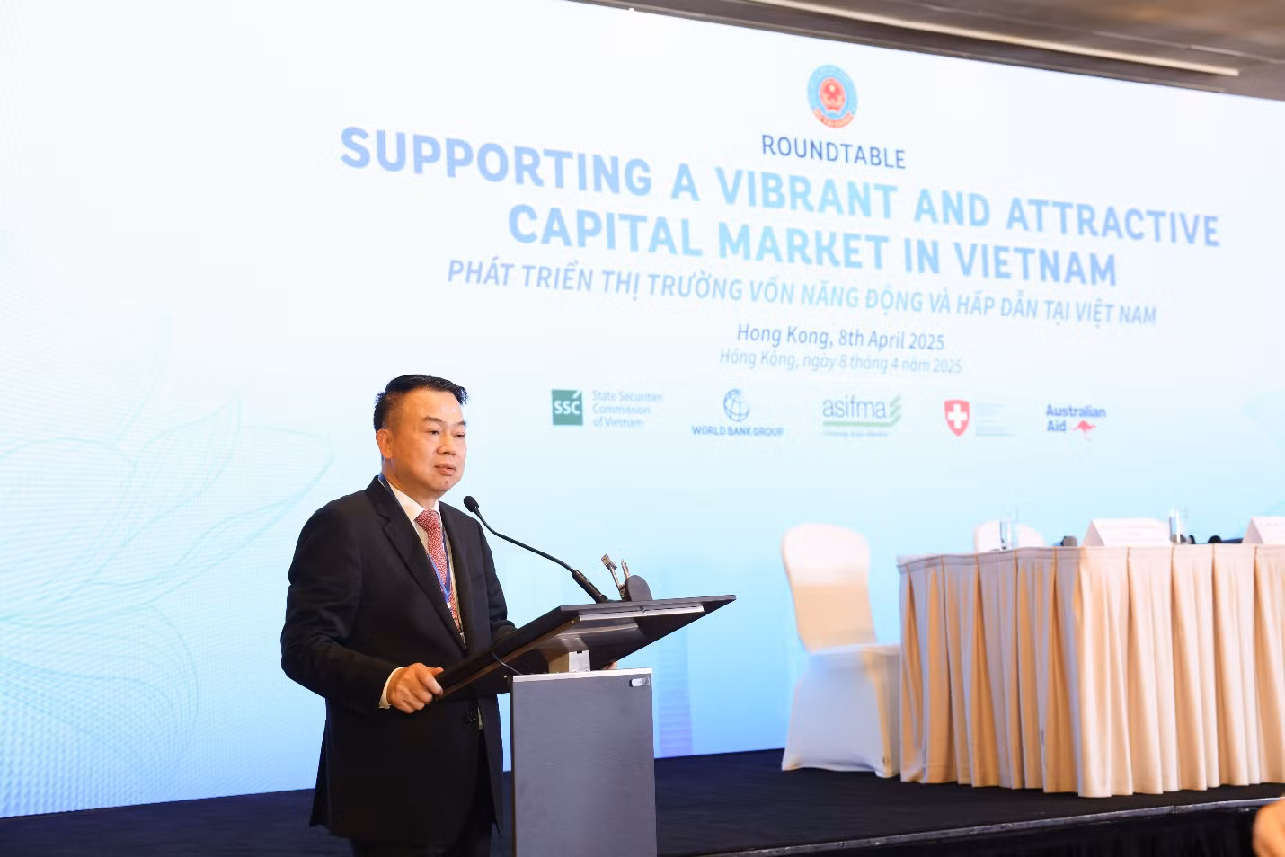 Thứ trưởng Tài chính Nguyễn Đức Chi phát biểu khai mạc hội nghị. Thứ trưởng Tài chính Nguyễn Đức Chi phát biểu khai mạc hội nghị.