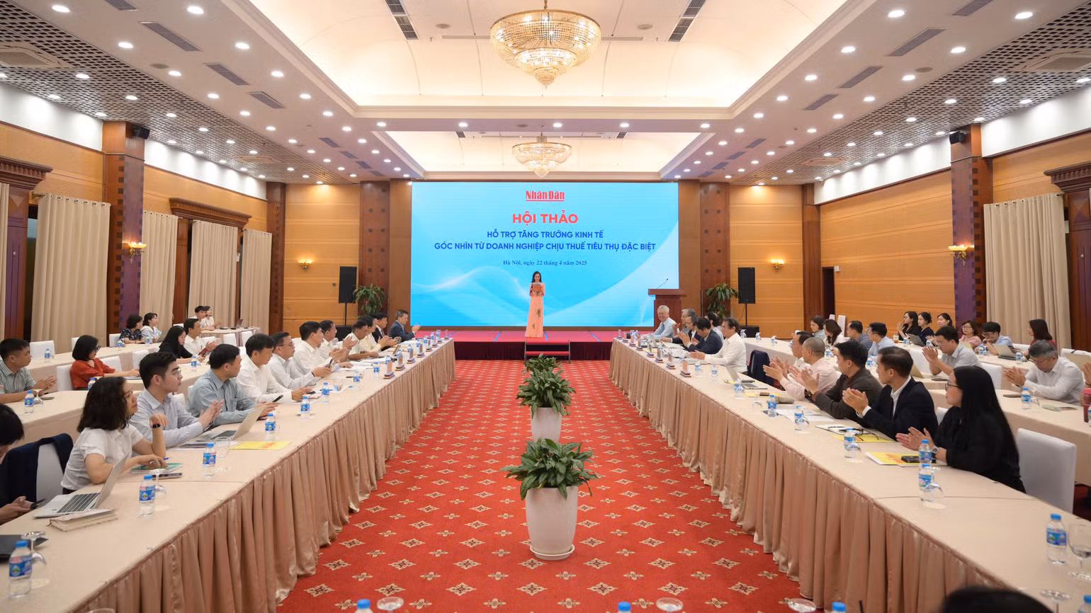 Quang cảnh hội thảo Quang cảnh hội thảo