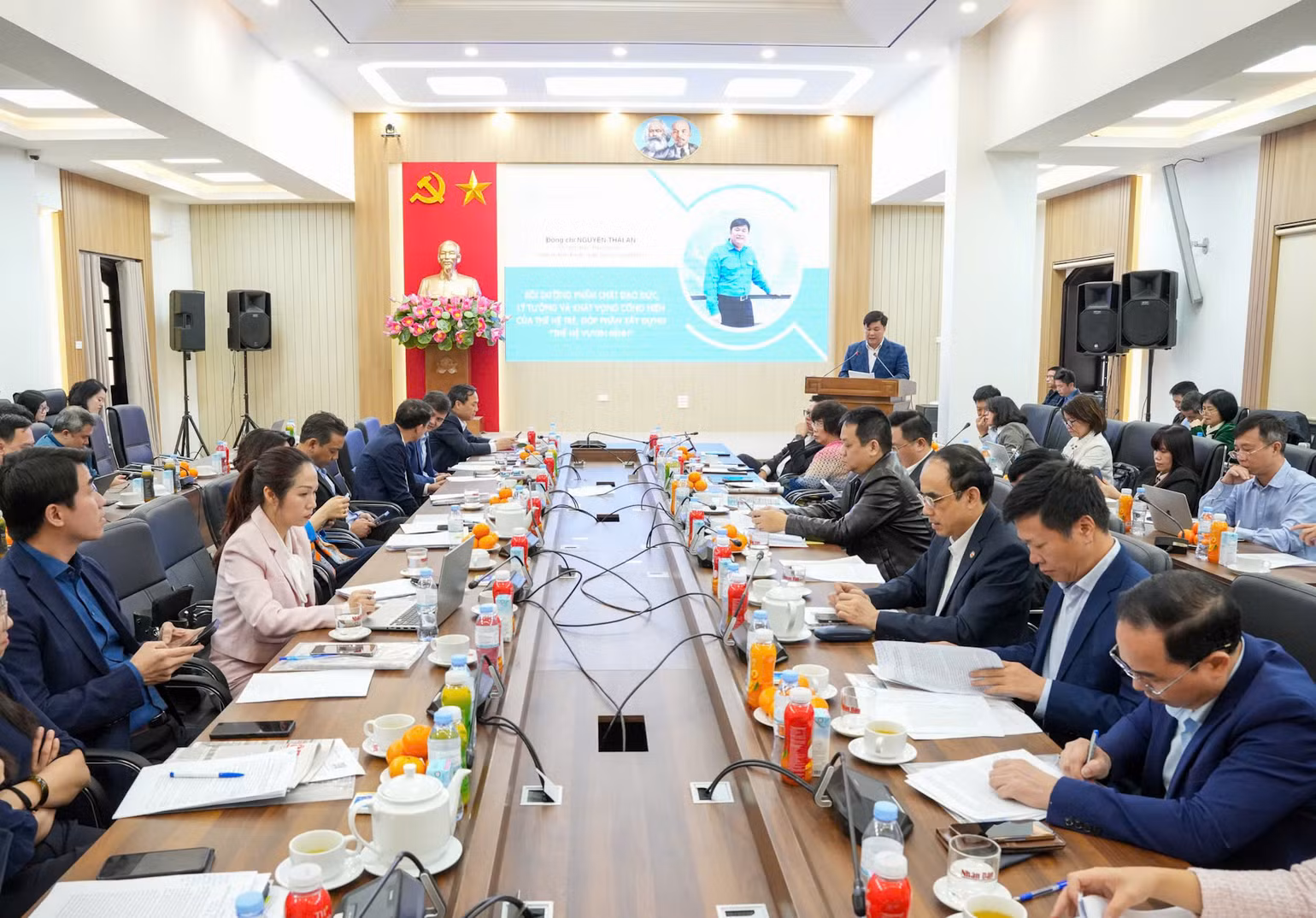 Quang cảnh hội thảo. Ảnh: BÙI GIANG-KHẮC ANH