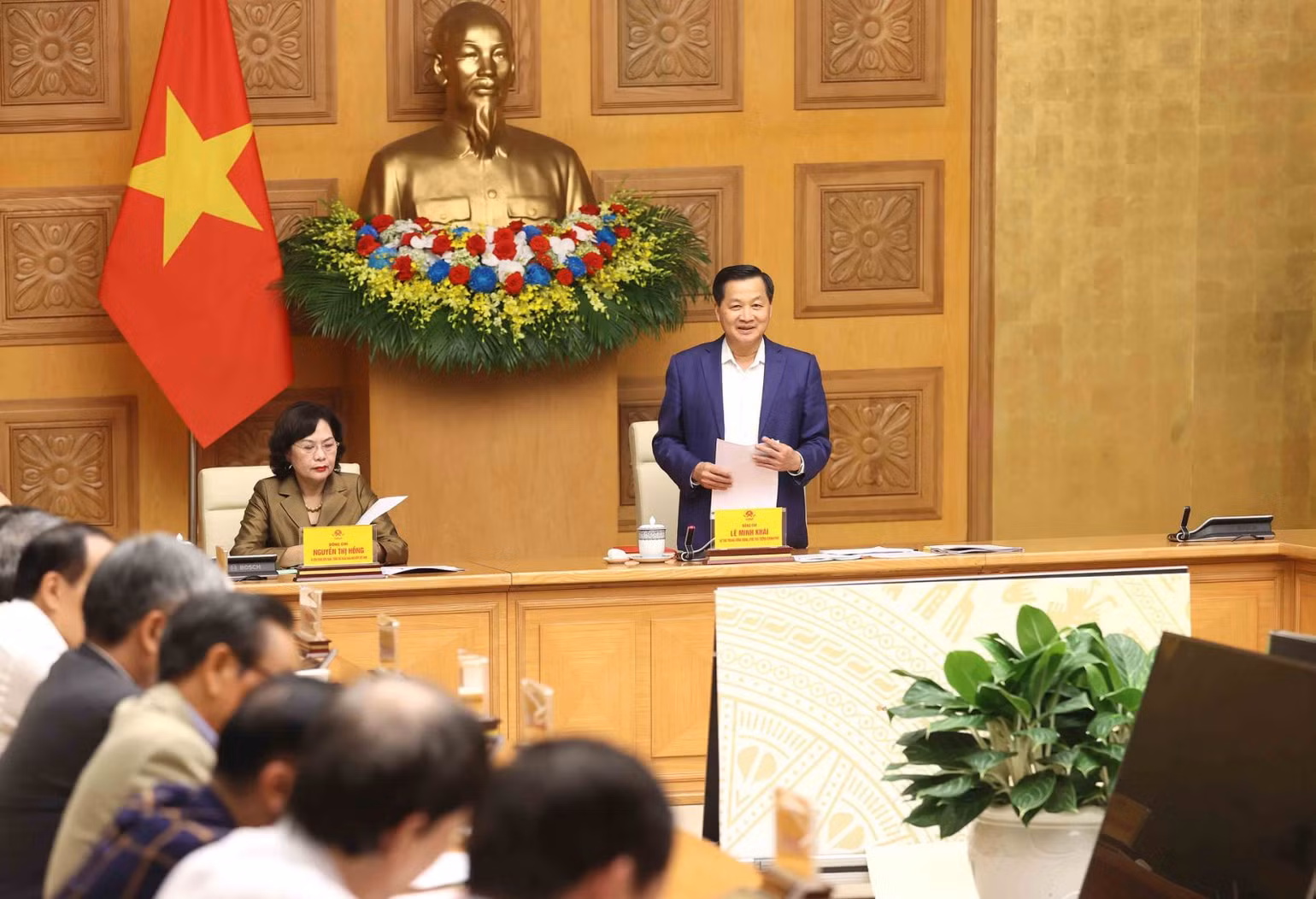 Chiều 28/3, tại Trụ sở Chính phủ, Phó Thủ tướng Lê Minh Khái, Chủ tịch Hội đồng Tư vấn chính sách tài chính, tiền tệ quốc gia đã chủ trì cuộc họp toàn thể của Hội đồng.