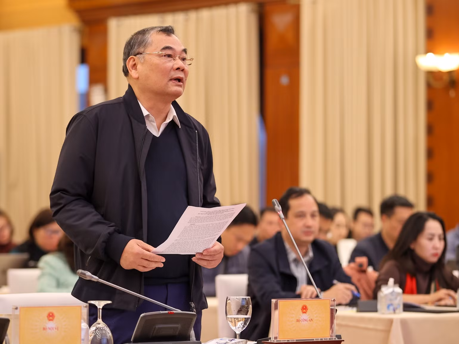Trung tướng Tô Ân Xô, Người phát ngôn Bộ Công an thông tin tại buổi họp báo. (Ảnh: VGP)