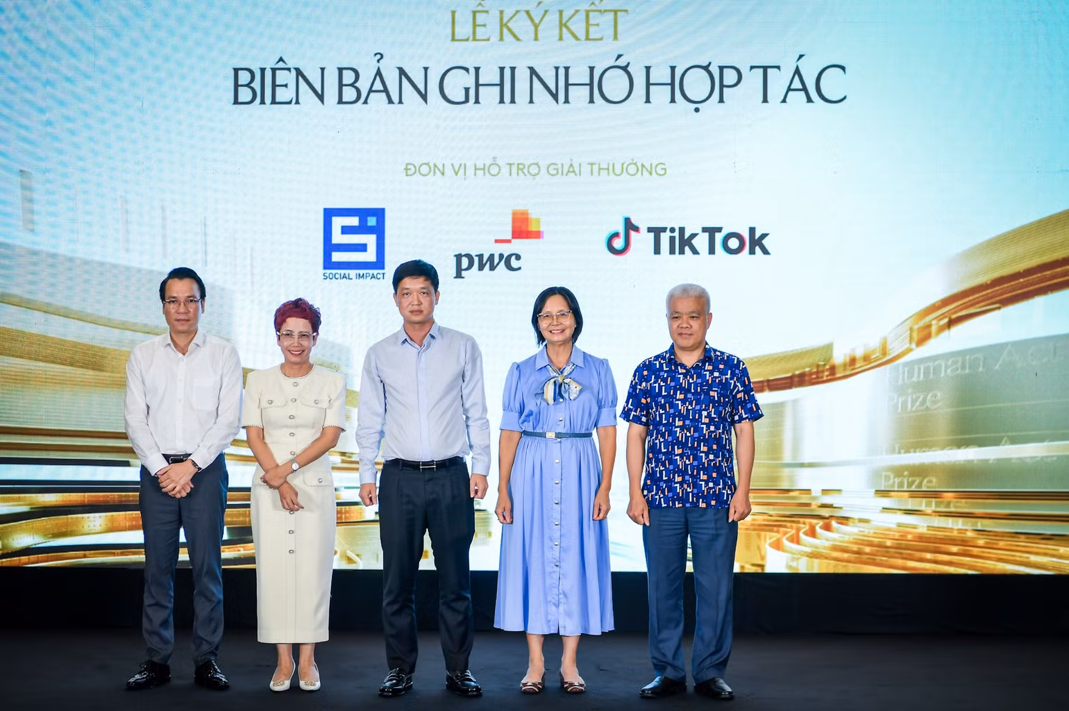 Lễ ký kết Biên bản ghi nhớ hợp tác với các đơn vị hỗ trợ giải thưởng nhằm nâng cao chất lượng cung cấp thông tin, chất lượng tổ chức các diễn đàn, hội thảo, khóa học về dự án cộng đồng…