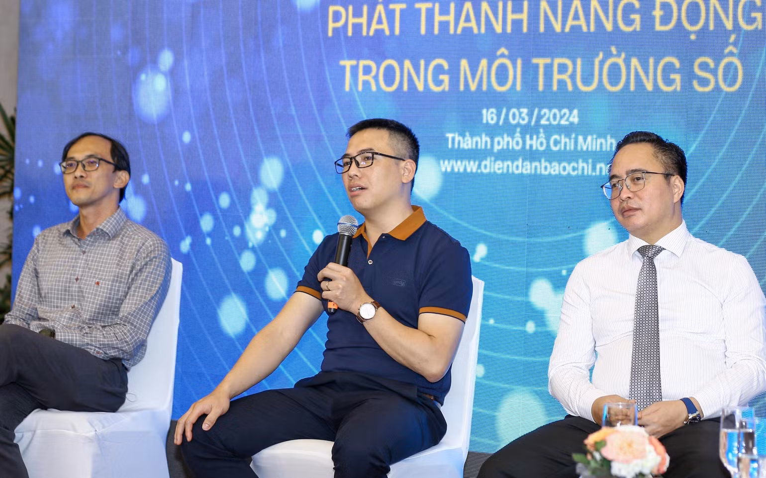 TS Phan Văn Kiền đánh giá, sản phẩm âm thanh trên các nền tảng báo chí điện tử, trang tin điện tử… chưa đạt được hiệu quả như loại hình này có thể có trên sóng phát thanh. TS Phan Văn Kiền đánh giá, sản phẩm âm thanh trên các nền tảng báo chí điện tử, trang tin điện tử… chưa đạt được hiệu quả như loại hình này có thể có trên sóng phát thanh.