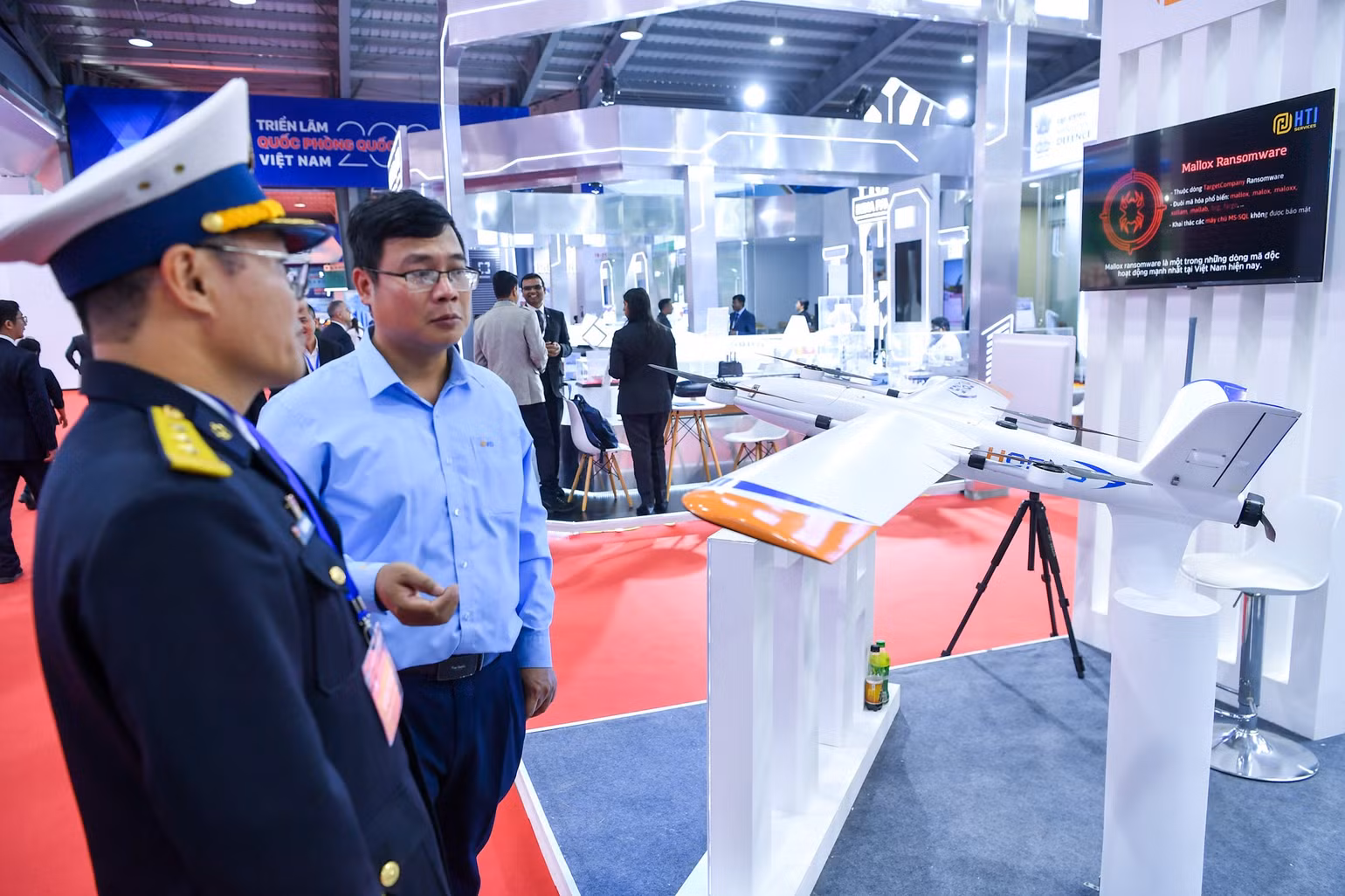UAV HORUS của HTI Group dự kiến sẽ được ứng dụng trong lĩnh vực an ninh - quốc phòng. Tính tới thời điểm hiện tại, HORUS "thế hệ 1" P01 đã có tới gần 500 giờ bay thử nghiệm ổn định. Thông số của P02 là 250 tiếng. UAV HORUS của HTI Group dự kiến sẽ được ứng dụng trong lĩnh vực an ninh - quốc phòng. Tính tới thời điểm hiện tại, HORUS "thế hệ 1" P01 đã có tới gần 500 giờ bay thử nghiệm ổn định. Thông số của P02 là 250 tiếng.