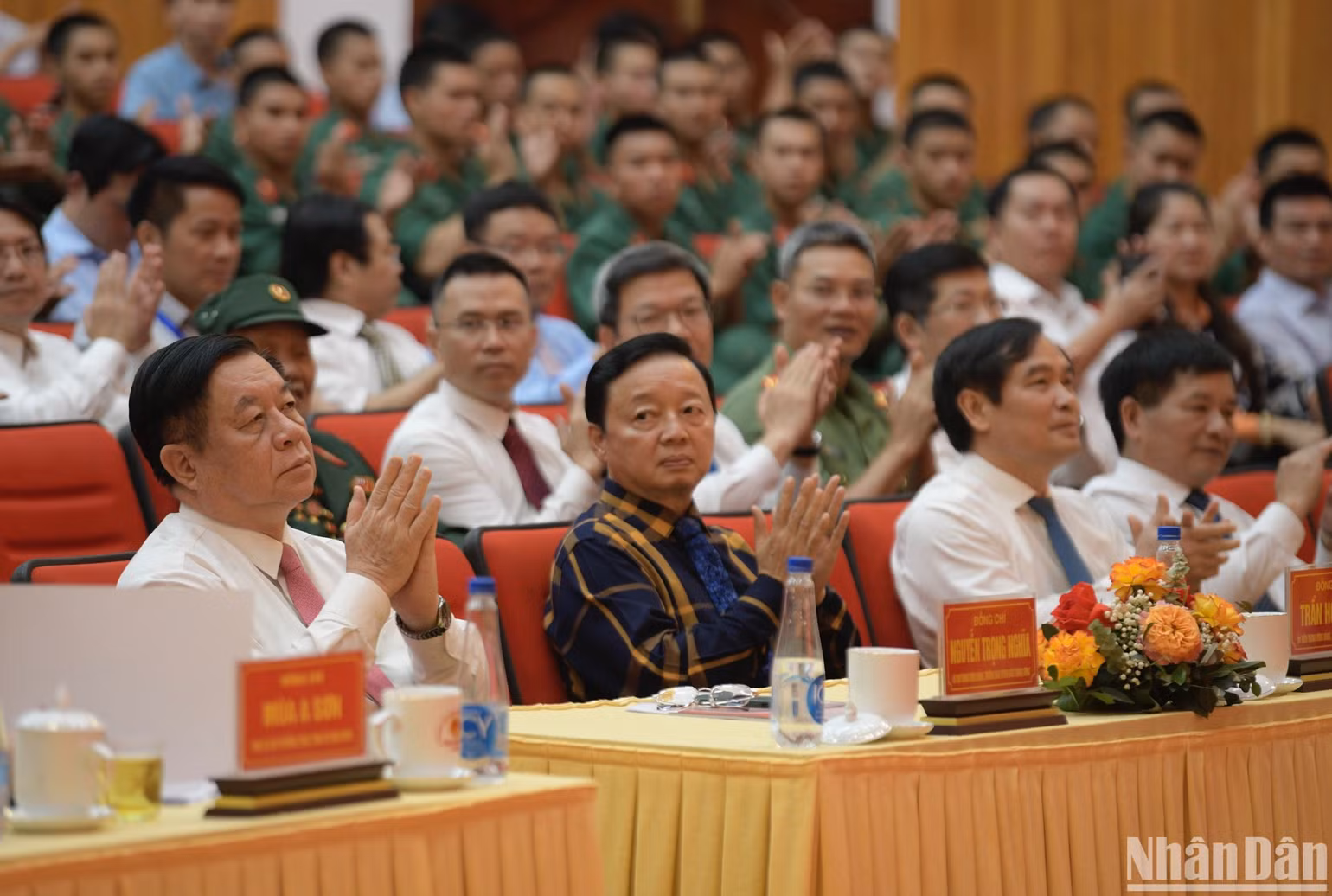 Tham dự lễ khai trương có các đồng chí: Nguyễn Trọng Nghĩa, Bí thư Trung ương Đảng, Trưởng Ban Tuyên giáo Trung ương, Phó Trưởng ban Thường trực Ban Chỉ đạo Trung ương kỷ niệm các ngày lễ lớn và sự kiện quan trọng của đất nước trong 3 năm 2023-2025; Trần Hồng Hà, Ủy viên Trung ương Đảng, Phó Thủ tướng Chính phủ. Tham dự lễ khai trương có các đồng chí: Nguyễn Trọng Nghĩa, Bí thư Trung ương Đảng, Trưởng Ban Tuyên giáo Trung ương, Phó Trưởng ban Thường trực Ban Chỉ đạo Trung ương kỷ niệm các ngày lễ lớn và sự kiện quan trọng của đất nước trong 3 năm 2023-2025; Trần Hồng Hà, Ủy viên Trung ương Đảng, Phó Thủ tướng Chính phủ.