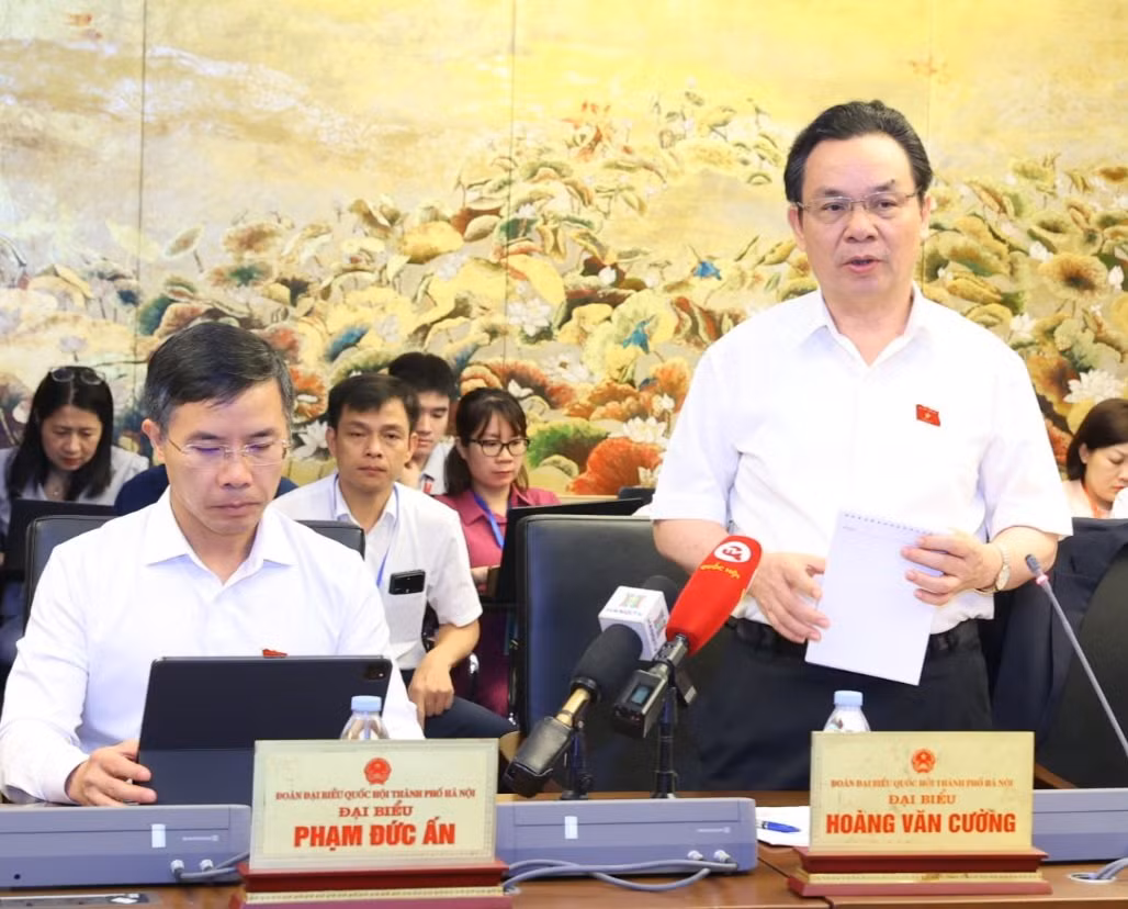 Đại biểu Hoàng Văn Cường nêu ý kiến tại cuộc họp Tổ sáng 23/5. Đại biểu Hoàng Văn Cường nêu ý kiến tại cuộc họp Tổ sáng 23/5.