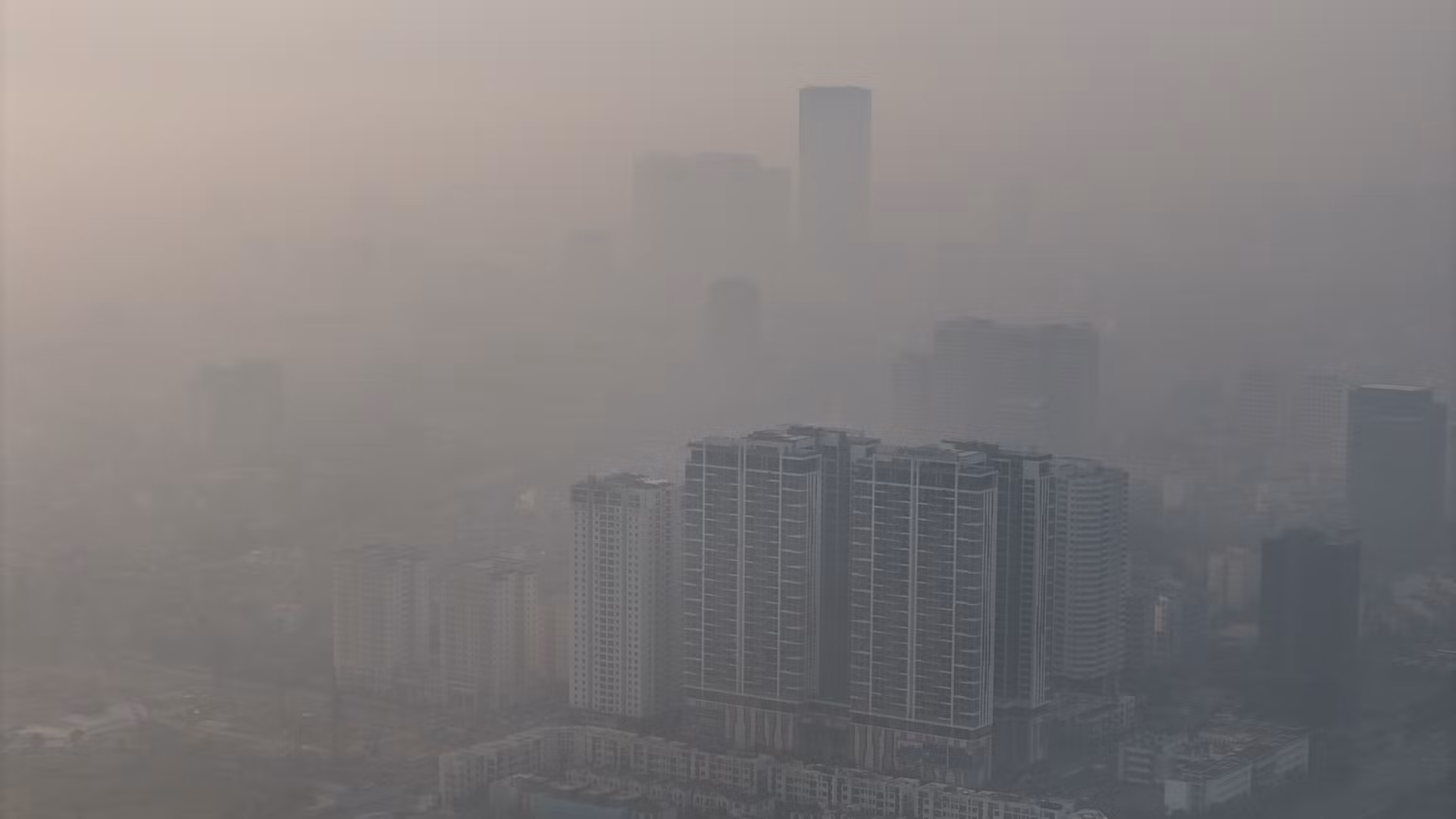 Hà Nội bước vào mùa ô nhiễm không khí. Ảnh chụp sáng 9/10 tại Hà Nội.