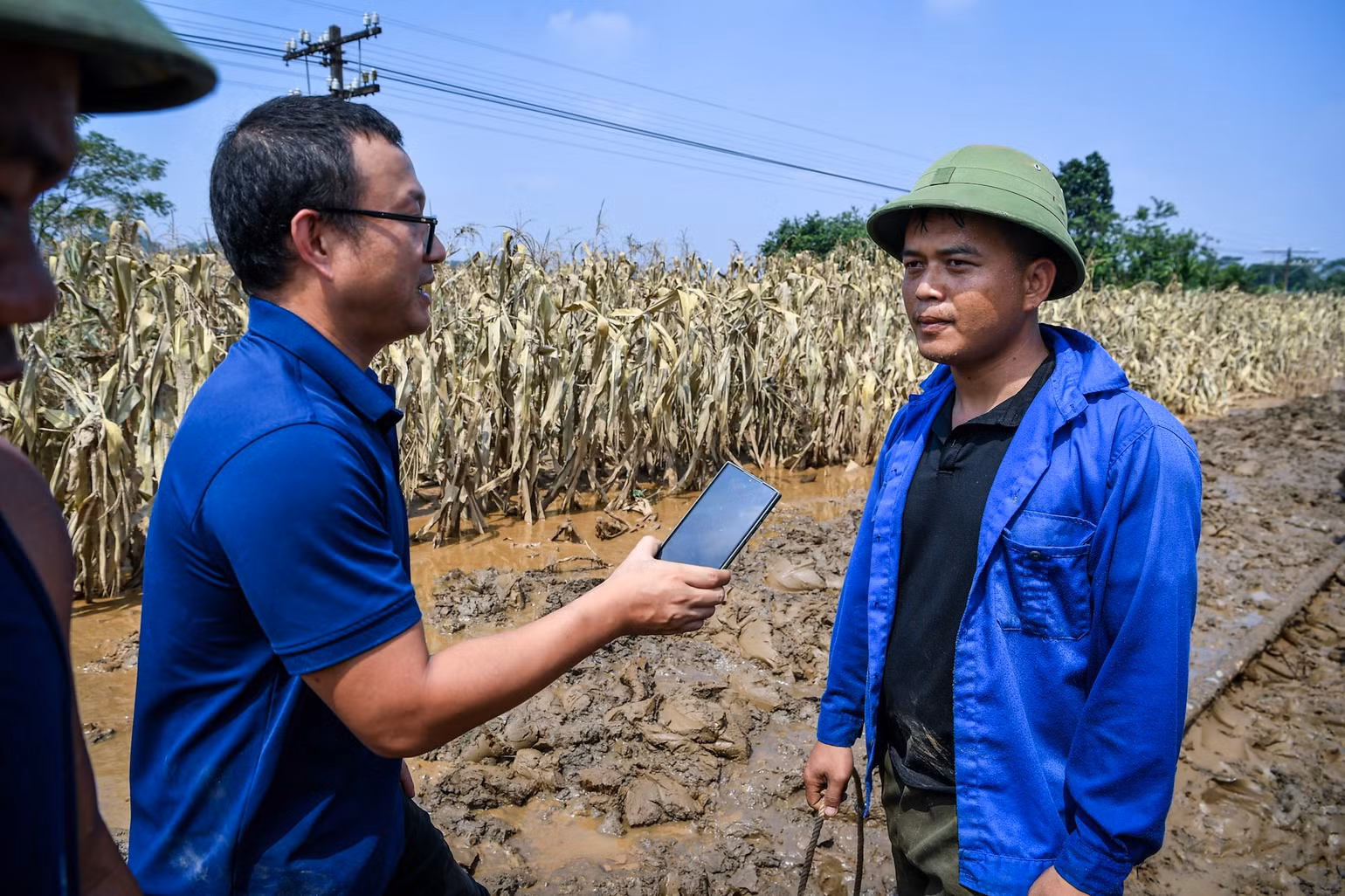Anh Đỗ Văn Tài trả lời phóng viên Báo Nhân Dân sáng 15/9. Anh Đỗ Văn Tài trả lời phóng viên Báo Nhân Dân sáng 15/9.