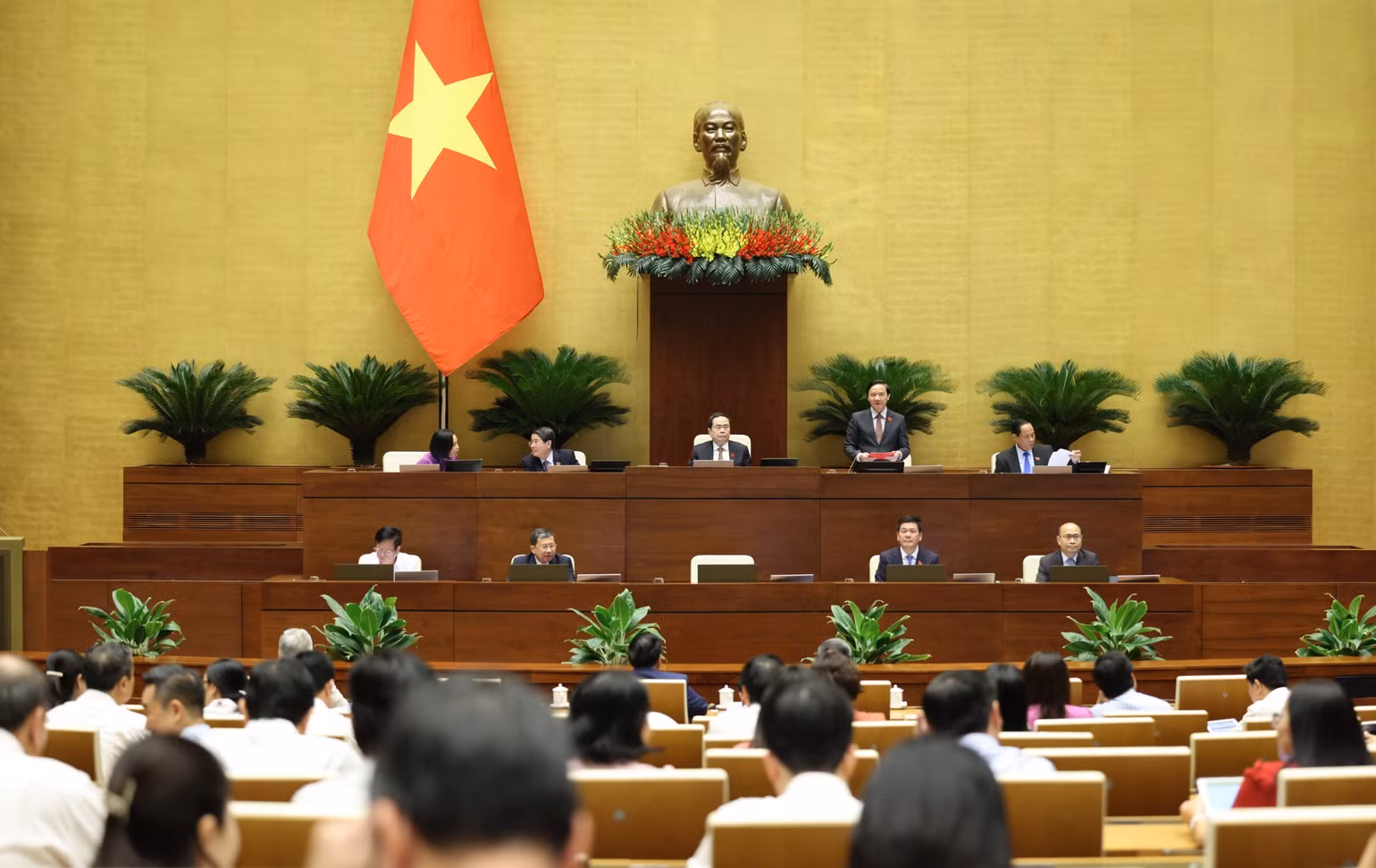 Quang cảnh phiên họp sáng 8/6. (Ảnh: DUY LINH) Quang cảnh phiên họp sáng 8/6. (Ảnh: DUY LINH)