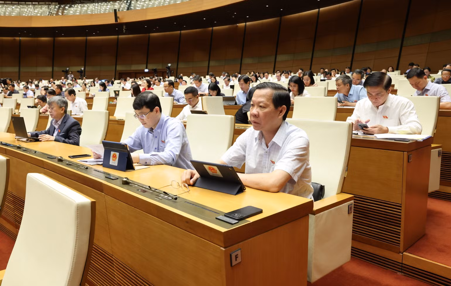 Quang cảnh phiên họp sáng 8/6. (Ảnh: DUY LINH) Quang cảnh phiên họp sáng 8/6. (Ảnh: DUY LINH)
