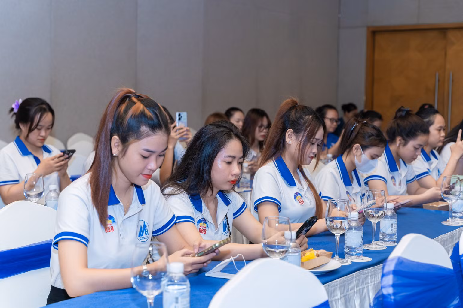 Các câu lạc bộ tiếng Anh hoạt động sôi nổi hàng tuần, chất lượng ngày càng được cải thiện, hiệu quả.