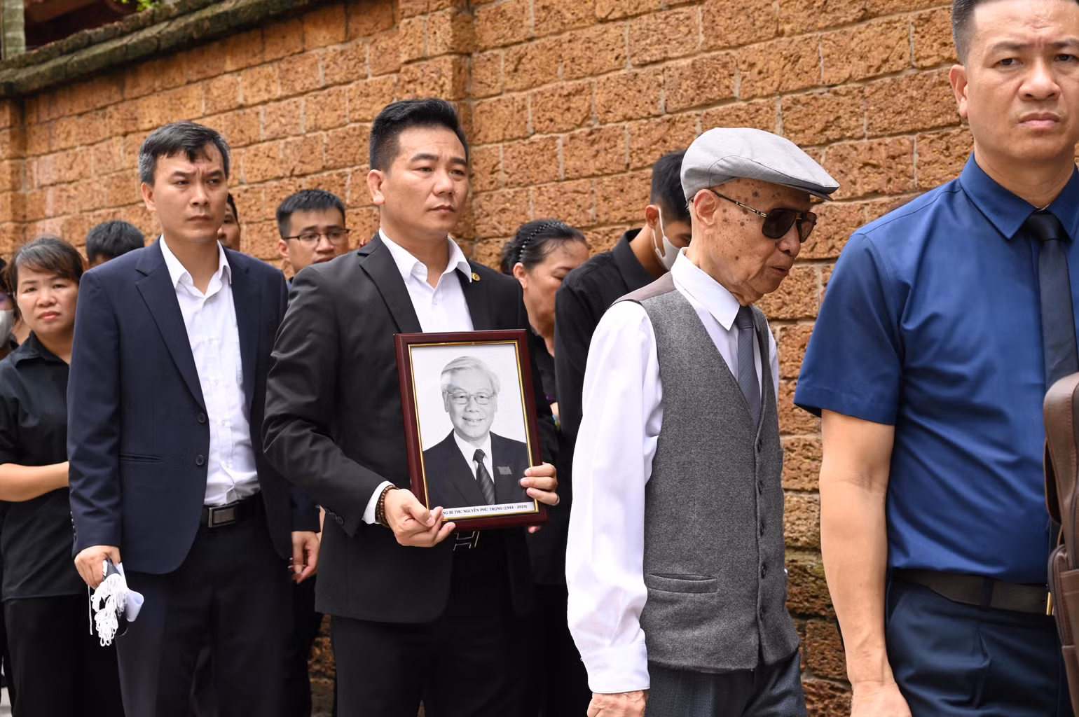 Toàn cảnh Lễ viếng Tổng Bí thư Nguyễn Phú Trọng: Trang nghiêm và xúc động ảnh 268 Toàn cảnh Lễ viếng Tổng Bí thư Nguyễn Phú Trọng: Trang nghiêm và xúc động ảnh 268