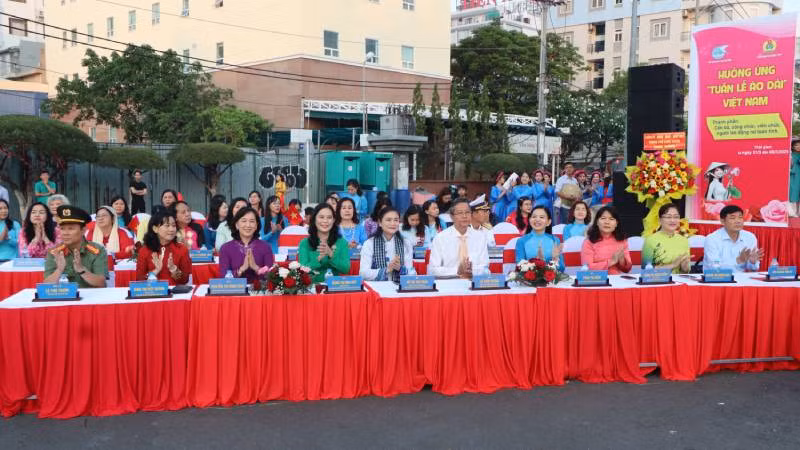 Các đại biểu tham dự Ngày hội tôn vinh áo dài.