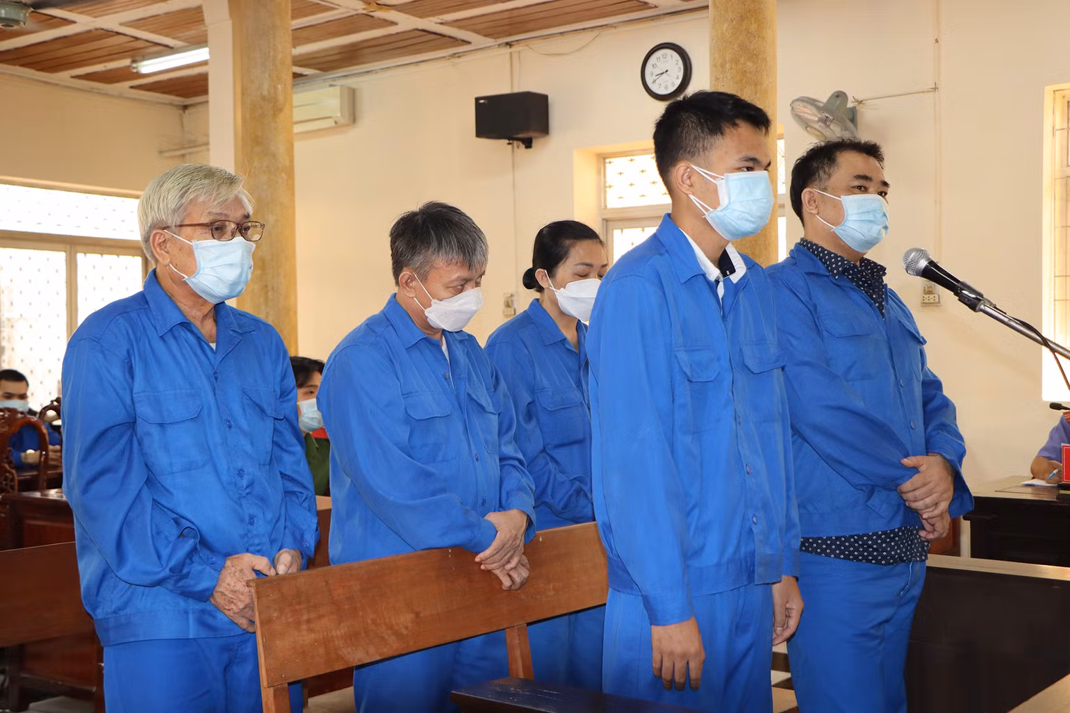 Các bị cáo nhận tội trước tòa. Các bị cáo nhận tội trước tòa.