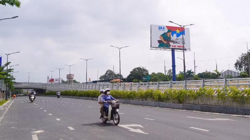 Tuyến đường nối Trần Quốc Hoàn-Cộng Hòa, quận Tân Bình kết nối vào nhà ga T3. (Ảnh: THẾ ANH)