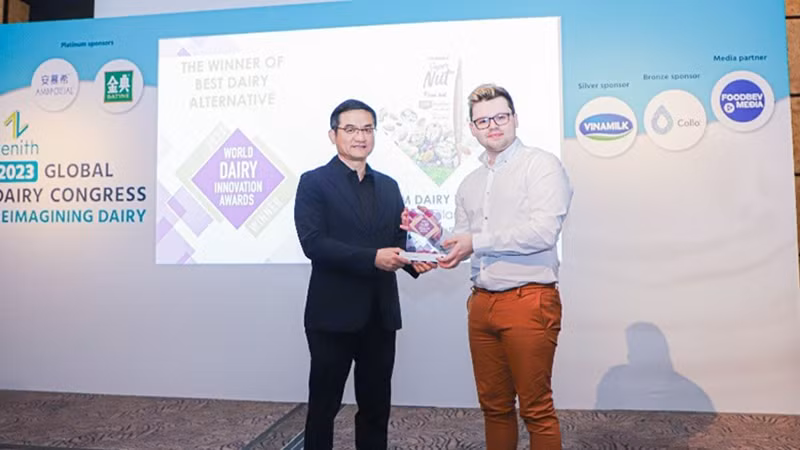 Vinamilk nhận Giải thưởng The World Dairy Innovation Awards 2023 cho sản phẩm Super Nut (Hạng mục sản phẩm thay thế sữa).