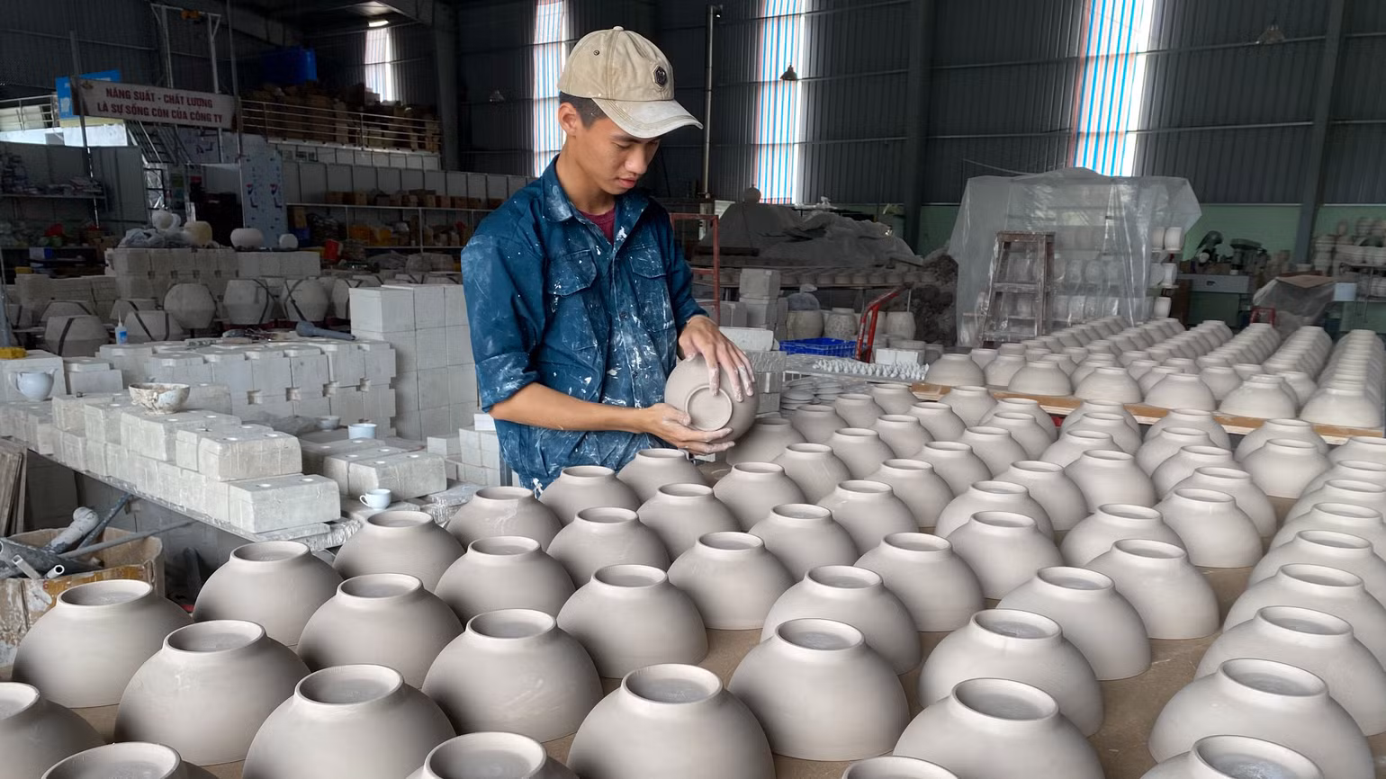 Sản phẩm gốm Bồ Bát, Ninh Bình ngày càng phát triển. Sản phẩm gốm Bồ Bát, Ninh Bình ngày càng phát triển.