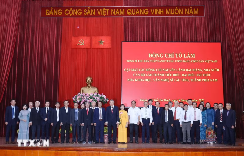 Tổng Bí thư Tô Lâm cùng các đại biểu.