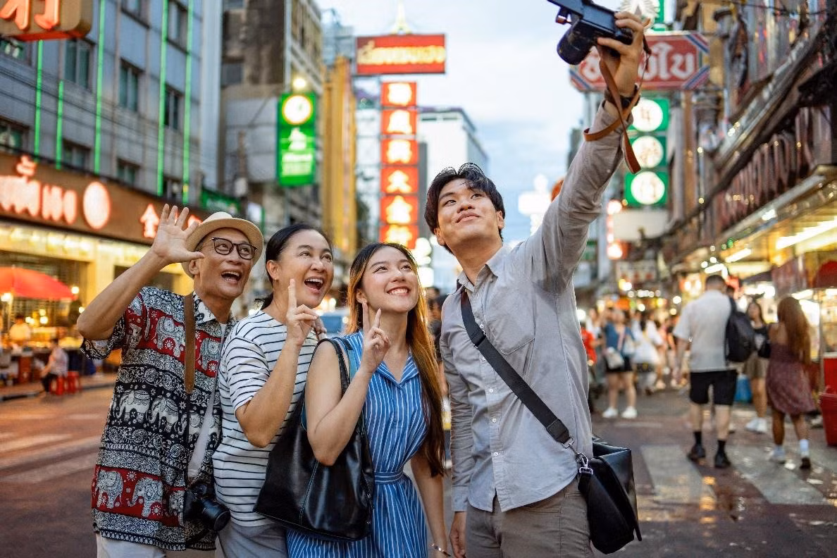Du khách châu Á ngày càng quan tâm đến các chuyến du lịch trải nghiệm cùng gia đình. (Ảnh: iStock-gahsoon)