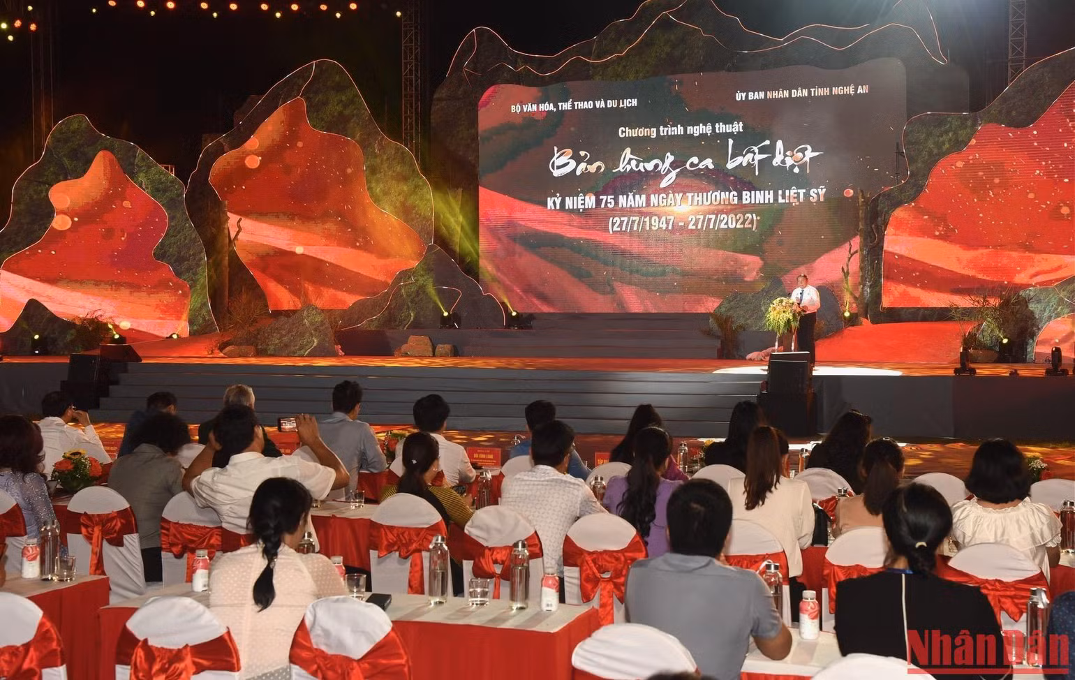 Thủ tướng Phạm Minh Chính dự Chương trình nghệ thuật “Bản hùng ca bất diệt”. (Ảnh: TRẦN HẢI)