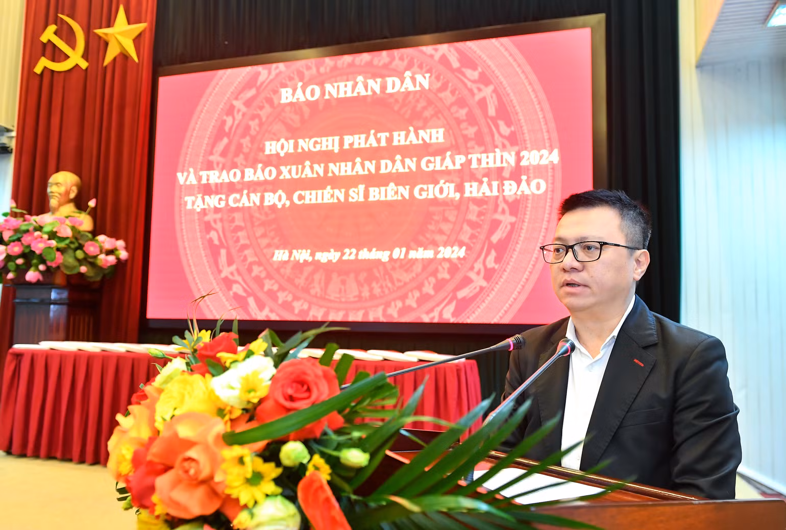 Đồng chí Lê Quốc Minh, Ủy viên Trung ương Đảng, Tổng Biên tập Báo Nhân Dân, Phó Trưởng Ban Tuyên giáo Trung ương, Chủ tịch Hội Nhà báo Việt Nam phát biểu tại buổi lễ. Ảnh: THÀNH ĐẠT Đồng chí Lê Quốc Minh, Ủy viên Trung ương Đảng, Tổng Biên tập Báo Nhân Dân, Phó Trưởng Ban Tuyên giáo Trung ương, Chủ tịch Hội Nhà báo Việt Nam phát biểu tại buổi lễ. Ảnh: THÀNH ĐẠT