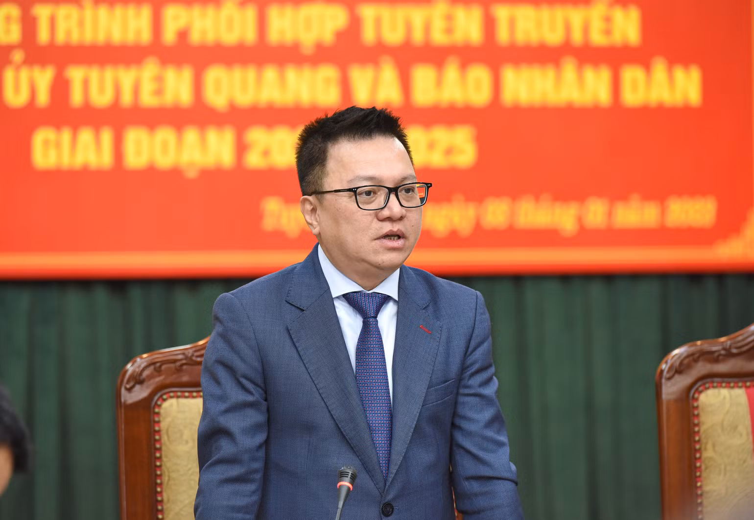 Đồng chí Lê Quốc Minh, Ủy viên Trung ương Đảng, Tổng Biên tập Báo Nhân Dân, Phó Trưởng Ban Tuyên giáo Trung ương, Chủ tịch Hội Nhà báo Việt Nam phát biểu tại buổi lễ. (Ảnh: THÀNH ĐẠT) Đồng chí Lê Quốc Minh, Ủy viên Trung ương Đảng, Tổng Biên tập Báo Nhân Dân, Phó Trưởng Ban Tuyên giáo Trung ương, Chủ tịch Hội Nhà báo Việt Nam phát biểu tại buổi lễ. (Ảnh: THÀNH ĐẠT)