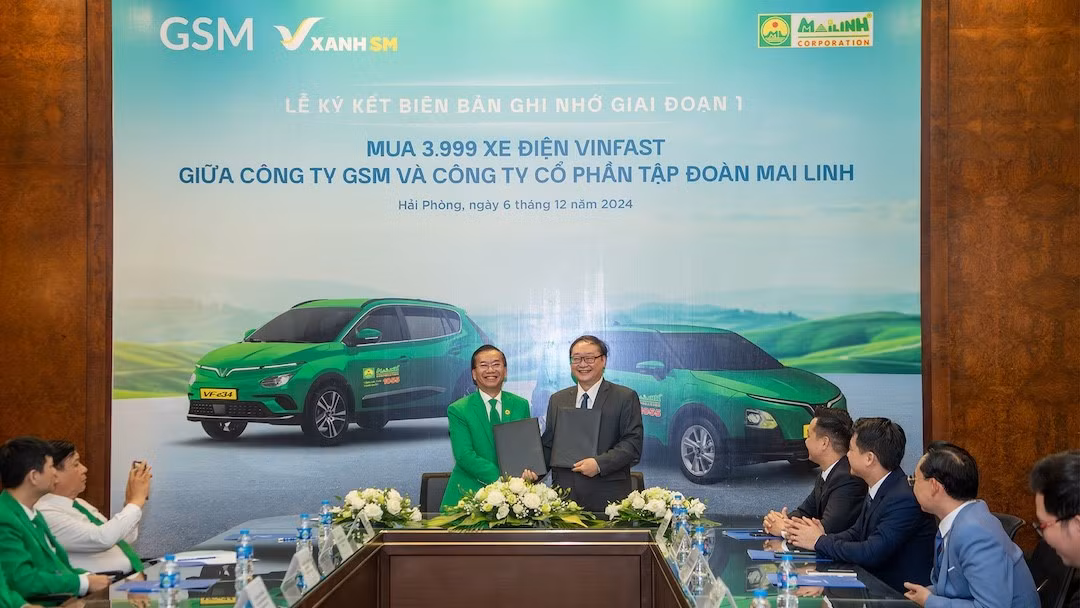 Ông Phạm Minh Sương, Phó Tổng giám đốc Tập đoàn Mai Linh và ông Trần Lê Phương, Phó Tổng giám đốc GSM chính thức ký kết biên bản ghi nhớ mua và thuê 3.999 xe điện VinFast. Ông Phạm Minh Sương, Phó Tổng giám đốc Tập đoàn Mai Linh và ông Trần Lê Phương, Phó Tổng giám đốc GSM chính thức ký kết biên bản ghi nhớ mua và thuê 3.999 xe điện VinFast.
