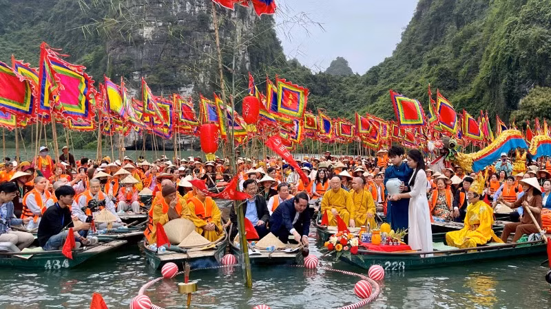 Nghi lễ rước nước tại lễ hội. Nghi lễ rước nước tại lễ hội.