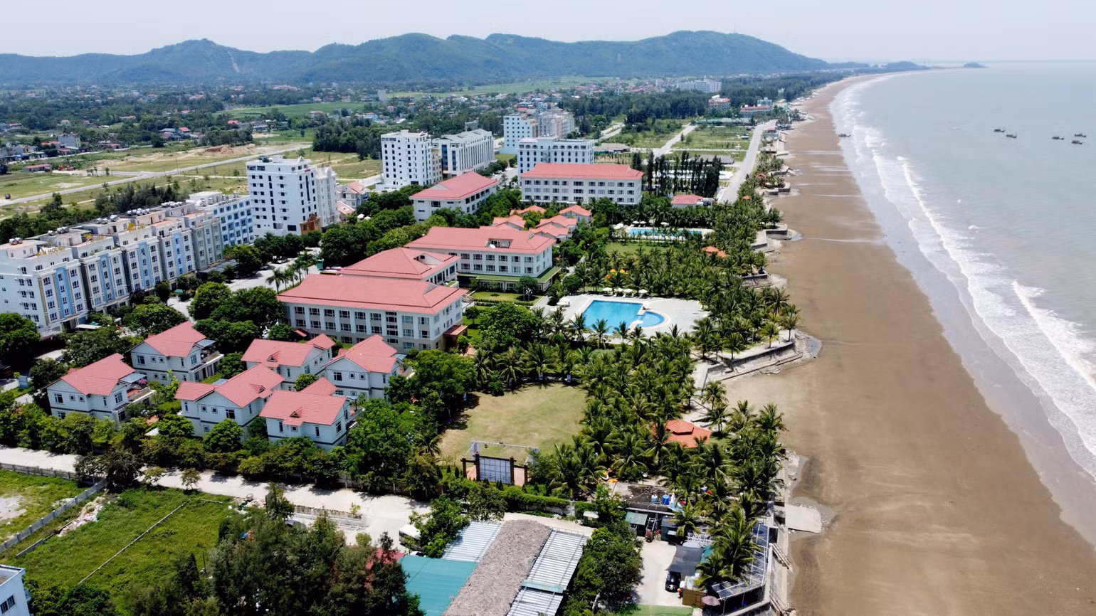 Phát triển kinh tế du lịch biển phải gắn với bảo vệ môi trường.