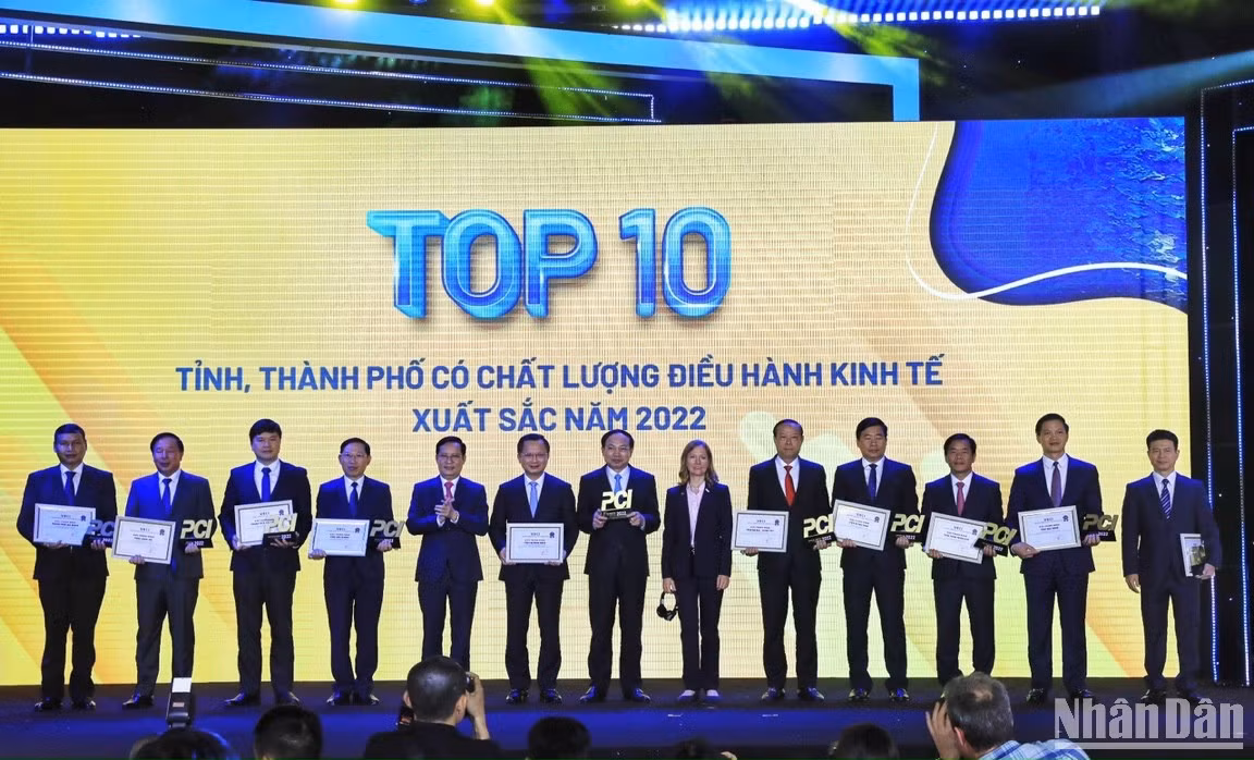 Lãnh đạo tốp 10 tỉnh, thành phố dẫn đầu bảng xếp hạng PCI 2022.