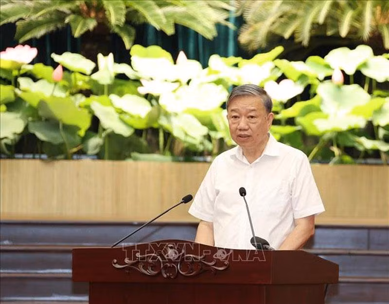 Đại tướng Tô Lâm, Ủy viên Bộ Chính trị, Bộ trưởng Công an phát biểu tại buổi làm việc. Đại tướng Tô Lâm, Ủy viên Bộ Chính trị, Bộ trưởng Công an phát biểu tại buổi làm việc.