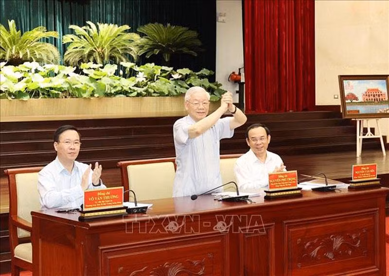 Tổng Bí thư Nguyễn Phú Trọng chủ trì buổi làm việc với Ban Thường vụ Thành ủy và lãnh đạo chủ chốt Thành phố Hồ Chí Minh. Tổng Bí thư Nguyễn Phú Trọng chủ trì buổi làm việc với Ban Thường vụ Thành ủy và lãnh đạo chủ chốt Thành phố Hồ Chí Minh.