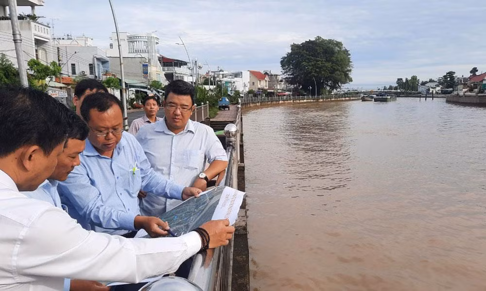 Ngành chức năng tỉnh Vĩnh Long dự báo tình hình và đưa ra các kịch bản ứng phó mưa bão và triều cường trong năm 2022.