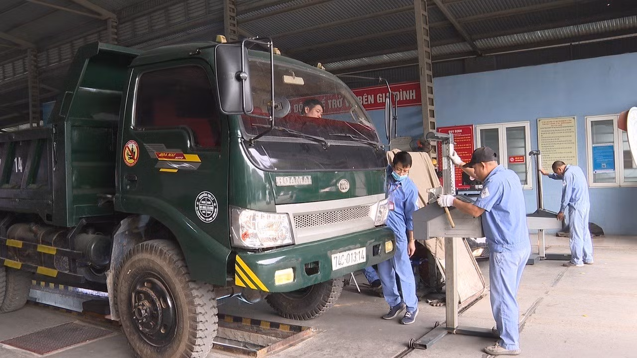 Các trung tâm đăng kiểm trên địa bàn tỉnh Phú Thọ làm việc hết công suất kể cả ngày nghỉ. Các trung tâm đăng kiểm trên địa bàn tỉnh Phú Thọ làm việc hết công suất kể cả ngày nghỉ.