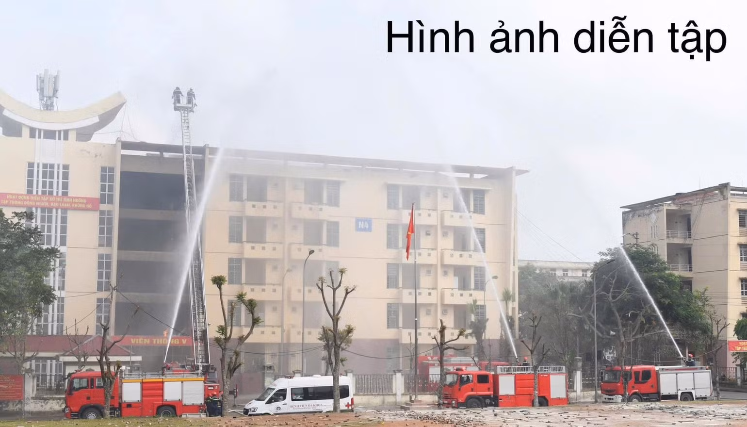 Diễn tập phòng cháy, chữa cháy và tìm kiếm cứu nạn trên nhà cao tầng.