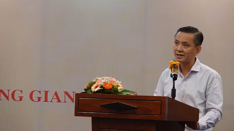 Ông Trần Hoàng, Cục trưởng Cục Bản quyền tác giả phát biểu tại hội thảo.