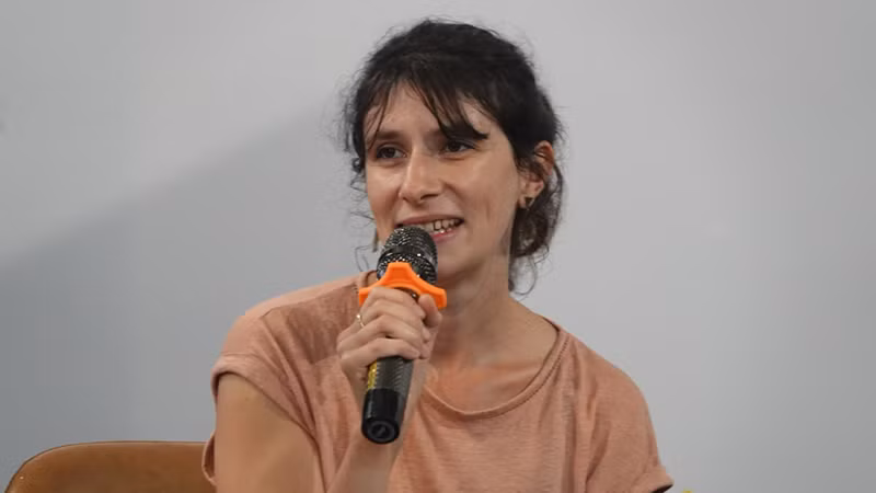 Tác giả Julie Lardon chia sẻ về cảm hứng sáng tác ra bộ sách "Thế giới tương lai". Tác giả Julie Lardon chia sẻ về cảm hứng sáng tác ra bộ sách "Thế giới tương lai".