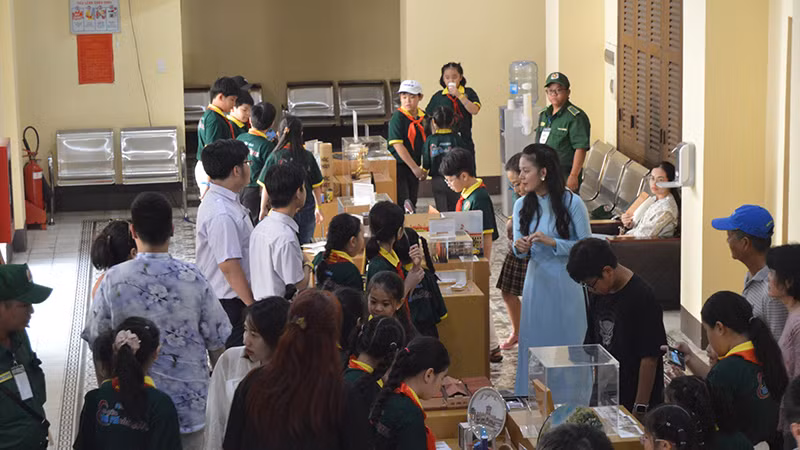 Trụ sở Hội đồng nhân dân, Ủy ban nhân dân Thành phố Hồ Chí Minh trở thành điểm tham quan được yêu thích của du khách.