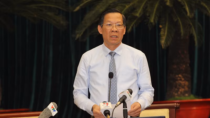 Chủ tịch Ủy ban nhân dân Thành phố Hồ Chí Minh Phan Văn Mãi trả lời chất vấn.