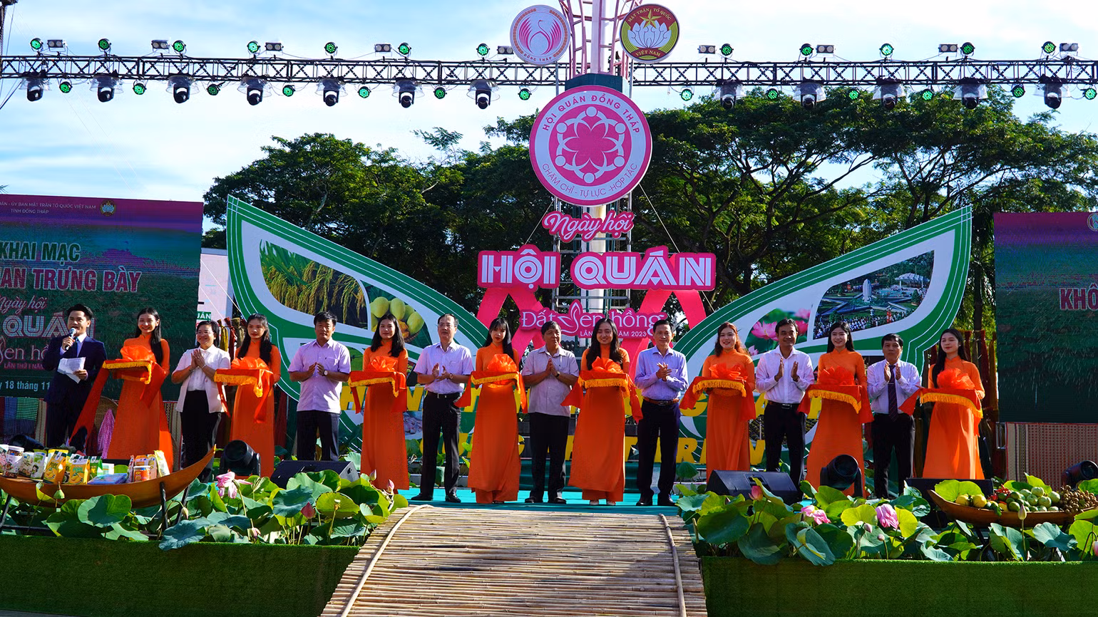 Nhộn nhịp ngày hội Hội quán đất sen hồng ảnh 12
