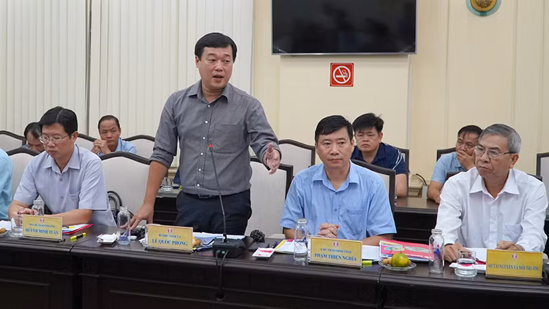 Bí thư Tỉnh ủy Đồng Tháp Lê Quốc Phong phát biểu tại buổi làm việc.