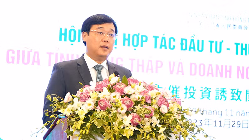 Bí thư Tỉnh ủy Đồng Tháp Lê Quốc Phong phát biểu tại hội nghị.