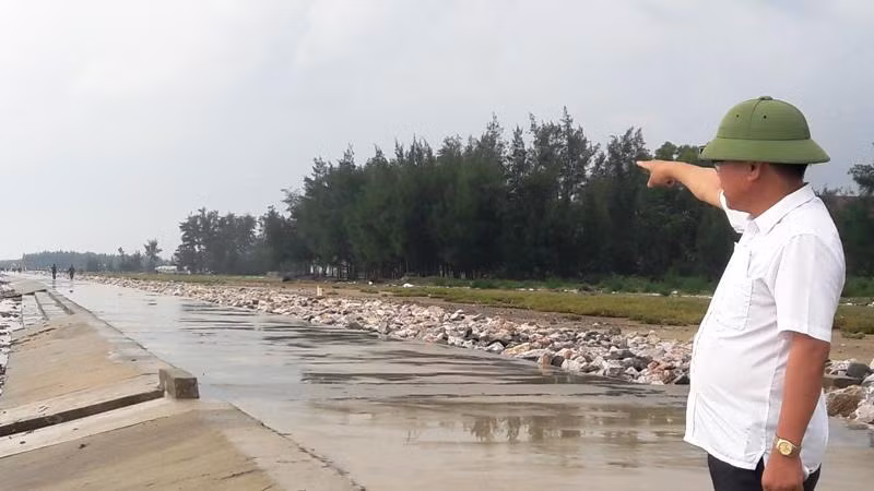 Bờ biển xã Quảng Nham, huyện Quảng Xương mới được thi công 2,5 km kè bê-tông, giảm nước biển xâm thực, xói lở cát. Bờ biển xã Quảng Nham, huyện Quảng Xương mới được thi công 2,5 km kè bê-tông, giảm nước biển xâm thực, xói lở cát.