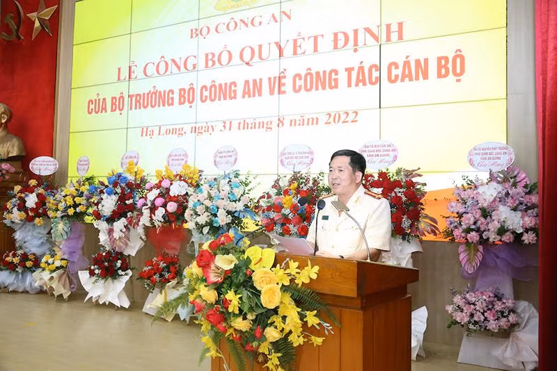 Đại tá Đinh Văn Nơi, Giám đốc Công an tỉnh Quảng Ninh phát biểu nhận nhiệm vụ.