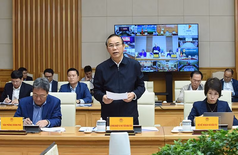 Đại diện Bộ Nông nghiệp và Phát triển nông thôn báo cáo kết quả triển khai các giải pháp chống khai thác IUU, thực hiện các khuyến nghị của EC. Đại diện Bộ Nông nghiệp và Phát triển nông thôn báo cáo kết quả triển khai các giải pháp chống khai thác IUU, thực hiện các khuyến nghị của EC.