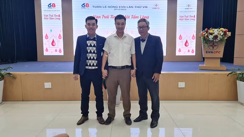 Những người có hàng chục lần tham gia hiến máu tình nguyện. Những người có hàng chục lần tham gia hiến máu tình nguyện.