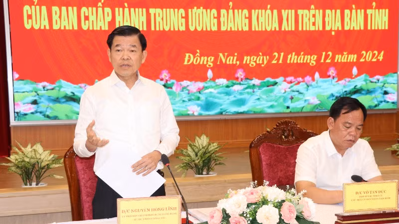 Bí thư Tỉnh ủy Đồng Nai Nguyễn Hồng Lĩnh phát biểu kết luận hội nghị. Bí thư Tỉnh ủy Đồng Nai Nguyễn Hồng Lĩnh phát biểu kết luận hội nghị.