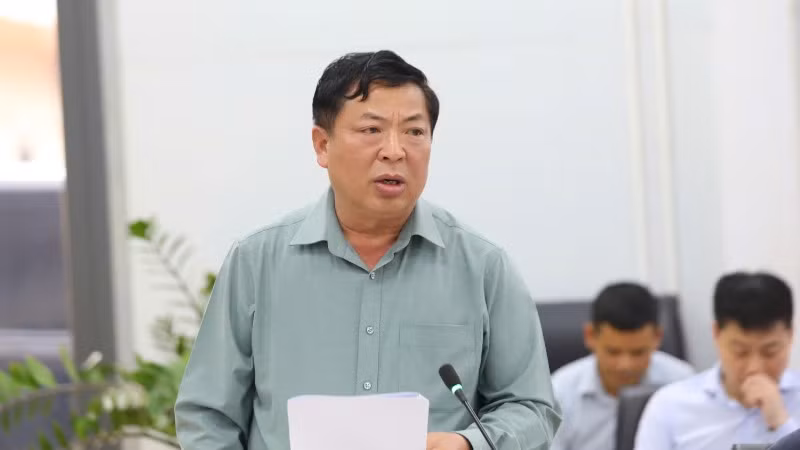 Bộ trưởng Giao thông vận tải Trần Hồng Minh báo cáo tại buổi làm việc.