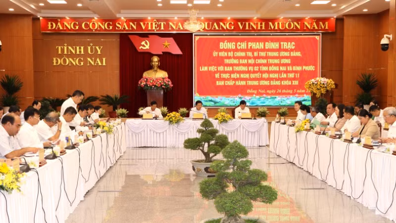 Lãnh đạo 2 tỉnh Đồng Nai - Bình Phước làm việc với Đoàn công tác của Bộ Chính trị về công tác sáp nhập tỉnh cách đây hai ngày.