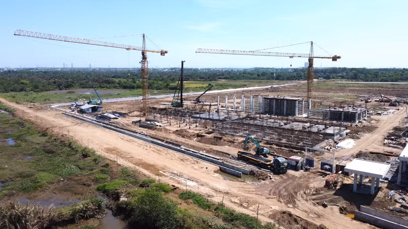 Ngành chức năng huyện Long thành yêu cầu chủ đầu tư ngưng thi công và sớm hoàn thiện hồ sơ cấp phép xây dựng trong thời hạn quy định và chỉ được tổ chức thi công khi có giấy phép xây dựng. Ngành chức năng huyện Long thành yêu cầu chủ đầu tư ngưng thi công và sớm hoàn thiện hồ sơ cấp phép xây dựng trong thời hạn quy định và chỉ được tổ chức thi công khi có giấy phép xây dựng.